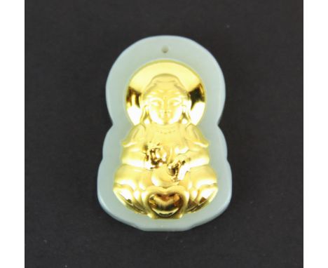 A small high carat gold fronted nephrite jade Chinese amulet of the goddess Guayin, H. 3cm.