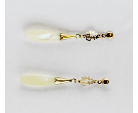 A pair of yellow metal (tested minimum 9ct gold) mother of pearl set drop earrings, L. 4.5cm.