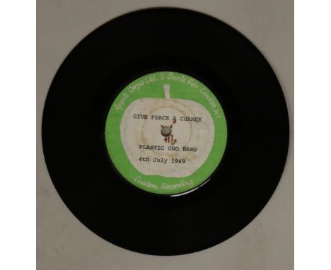 PLASTIC ONO BAND - GIVE PEACE A CHANCE - UK 7" DEMO (APPLE 13). Scarcely seen original UK demo 'Apple Custom Recording' of Gi
