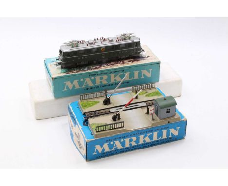 Two Marklin items: 3050 electric Co-Co loco CFF green (NM) (BG); Automatic level crossing 7390 (NM) (BG)