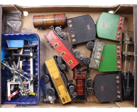 An assortment of 0-gauge items: Two hydraulic buffers, one Bing, the other believed Bassett-Lowke; 4 x B/Lowke controllers; s