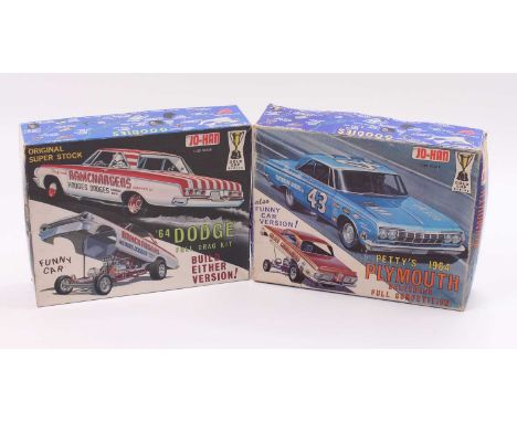 Jo Han Gold Cup Series 1/25th scale boxed model group, 2 examples comprising Petty's 1964 Plymouth Belvedere full competition