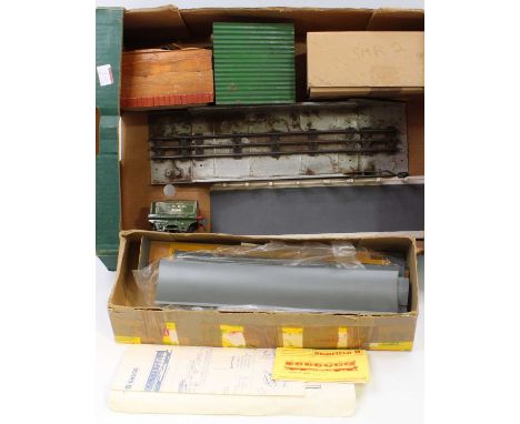 Tray of miscellaneous gauges 1 &amp; 0 items: Skytrex 0-gauge coal wagon ‘H.C.Bull’ (NM); 0-gauge Lionel lifting bridge, some