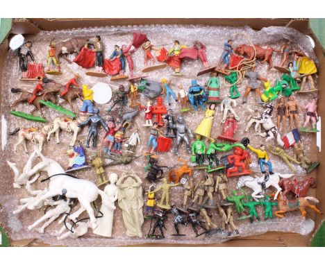 One tray containing a quantity of vintage plastic toy soldiers and figures to include bullfight, circus, space and other subj