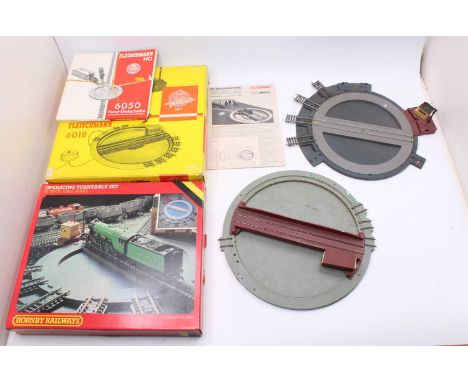 Four Turntables: two Hornby electric and one manual, none appear complete, one is boxed. With Fleischmann 6018 electrically o