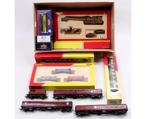 Various 00-gauge items of rolling stock all Hornby unless otherwise stated: Pullman coaches 2 x Rosemary &amp; one Car 65 (E-