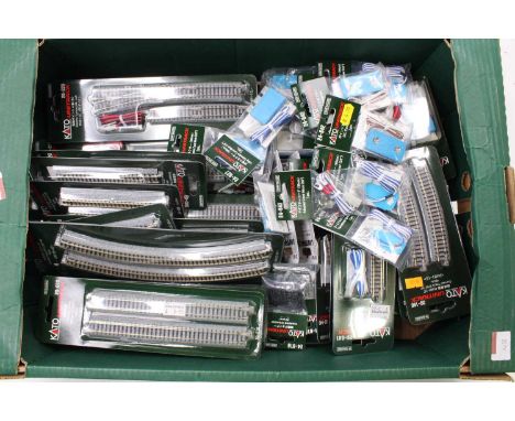 Large quantity of Kato Unitrack N-gauge track, grey base, all new (M) in unopened sealed packets: 5 x 20-220 R481-15’ L/h poi