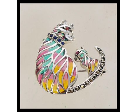 A vintage 20th century plique a jour brooch in the form of a cat and kitten with a hinge pin to the verso having inset maracs