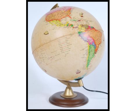 A vintage retro 20th century classical desk top globe lamp raised on a circular wooden base.&nbsp;measures: 42cm high x 31 wi