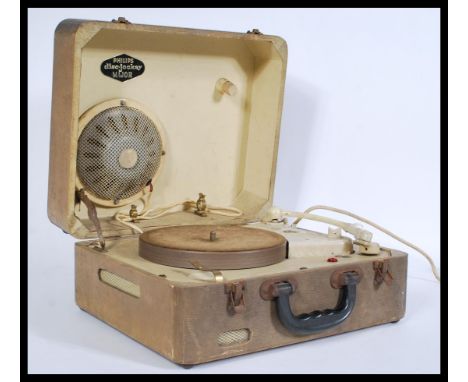 A vintage retro 20th century Phillips Disc Jockey Major record player in portable case.&nbsp;measures: 17cm high x 38cm wide 