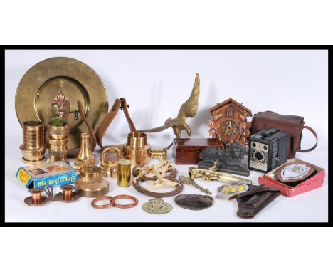 A collectors lot of mixed 20th century items to include a brass bird ornament, a cuckoo clock, a vintage camera, an AA badge,