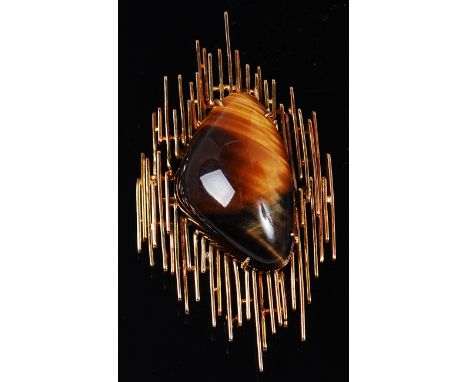 A modern 18ct gold and tigers eye brooch, the huge claw set polished tigers eye measuring approx 3.7 x 2.4 x 1.4cm, within an