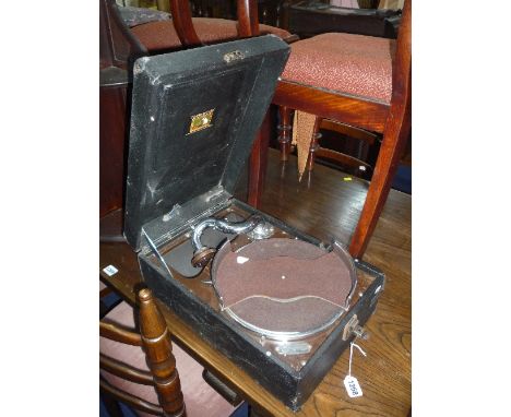 'HIS MASTERS VOICE' WIND UP RECORD PLAYER (handle)