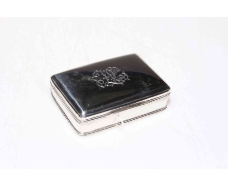George III silver combination snuff box by John Hudson, London 1791, having hinged compartment inside lid, 6.5cm across.