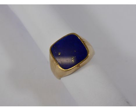 A Gentleman's 14 k and Lapis Lazuli Cignet Ring, size Q, approx 7 gms