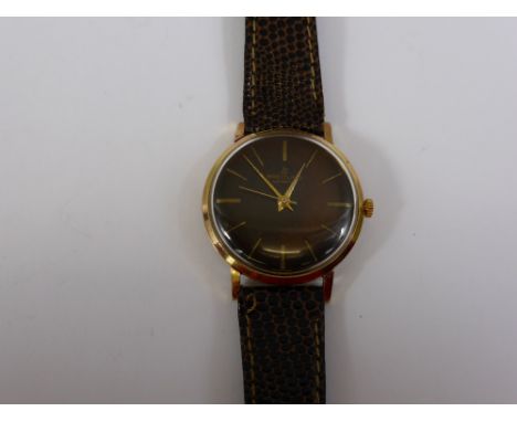 A Gentleman's Vintage Breitling Wrist Watch, round face with baton numerals, stainless steel back, nr 3301.