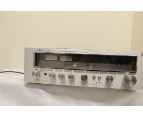 A vintage Trio KR 4070 AM/FM tuner - just the thing for searching for your favourite pirate radio stations ! A great looking 