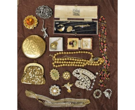 Ladies Accessories - a Caprice by Kigu powder compact; a gilt metal mesh purse; hat pins; a lizard brooch; simulated pearl ne