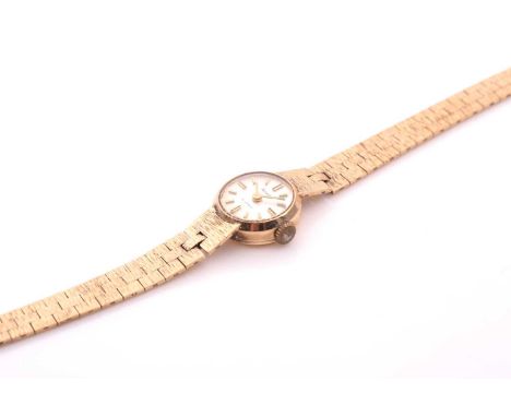 A 9ct yellow gold Accurist ladies wristwatch,round dial with gold batons, with articulated strap, 18 cm long.Condition report