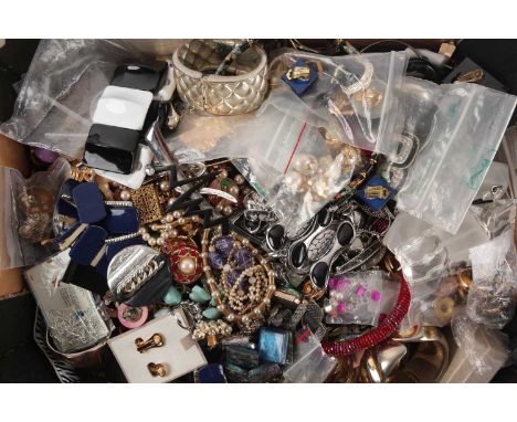 A large box of costume jewellery items, to include various necklaces, rings, bracelets, bangles, brooches, earrings, beaded i