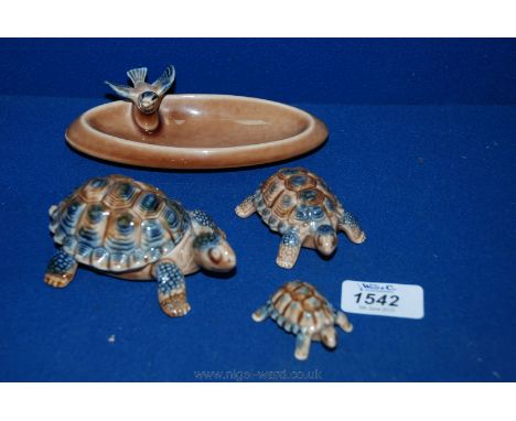 Three Wade tortoises and a Wade trinket dish with birds