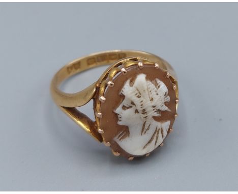 An 18ct gold ring set oval cameo, ring size Q, 5gms 