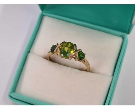 9ct GOLD RING WITH 3 GREEN STONES, SIZE 'R'. 2.2G TOTAL