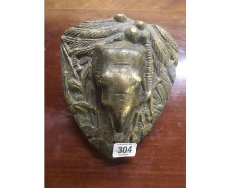 VERY HEAVY DECORATIVE BRASS DOOR KNOCKER IN THE FORM OF AN ELEPHANTS HEAD