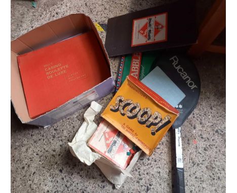 CARTON WITH SQUASH RACKET, BOXED ROULETTE WHEEL &amp; A SCOOP GAME