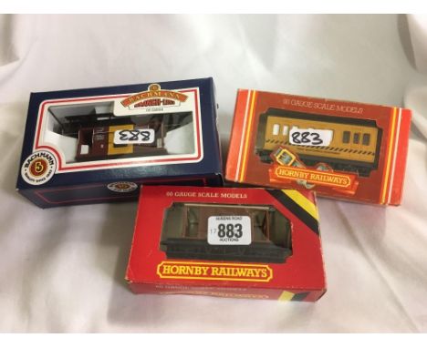 2 BREAK VANS &amp; 1 TRACK CLEANING COACH BY HORNBY &amp; BACHMANN