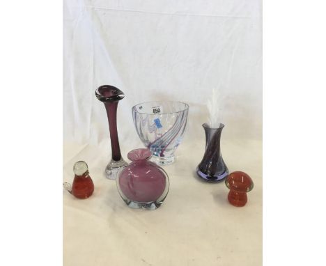 SHELF WITH DECORATIVE GLASSWARE INCL; CAITHNESS GLASS VASE