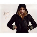 Beth Riesgraf signed 10x8 inch colour photo. Good condition Est.