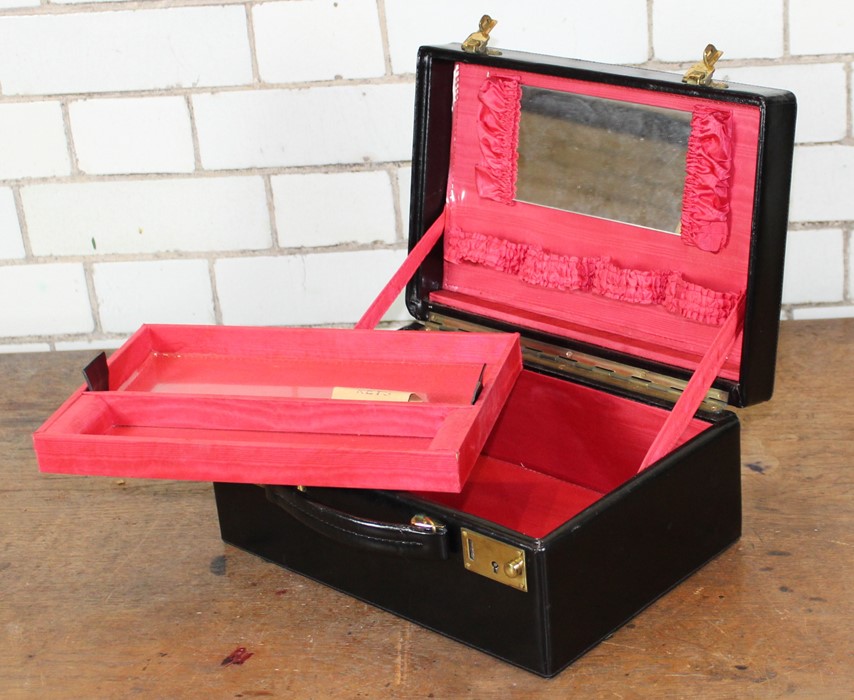 large vanity case with lock