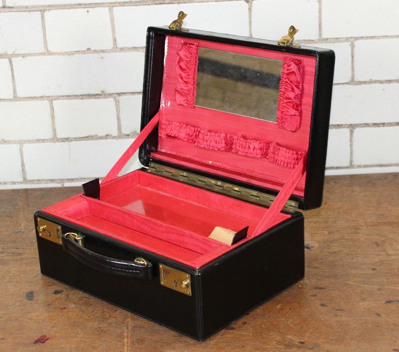 large vanity case with lock