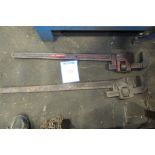 LOT: (2) clé à tuyau 36'' ( pipe wrench)