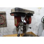 LOT comprenant boîte de collets pour échappement & 1 perceuse à colonne STRONGARM