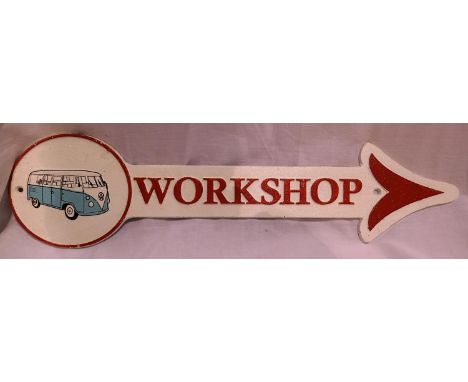 Cast iron VW Campervan workshop arrow, W: 40 cm. P&amp;P Group 1 (£14+VAT for the first lot and £1+VAT for subsequent lots) 