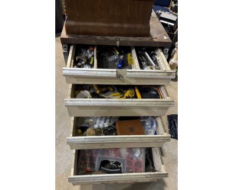 Metal four drawer tool chest containing mixed hand and power tools, together with approximately 50 metres of orange boundary 
