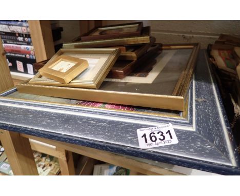 Quantity of mixed pictures and prints, including an oleograph. Not available for in-house P&amp;P 
