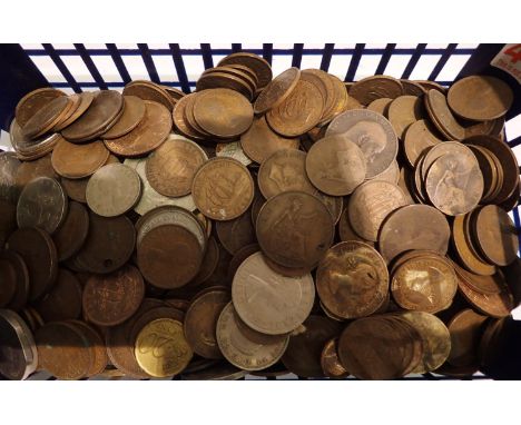 Mixed mainly British, coins including a small quantity of silver. P&amp;P Group 1 (£14+VAT for the first lot and £1+VAT for s