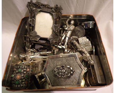 Collection of mixed items to include frames and figures. P&amp;P Group 2 (£18+VAT for the first lot and £3+VAT for subsequent