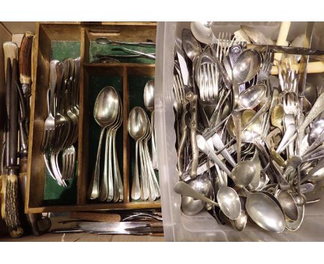 Mixed flatware including horn handled examples. P&amp;P Group 2 (£18+VAT for the first lot and £3+VAT for subsequent lots) 
