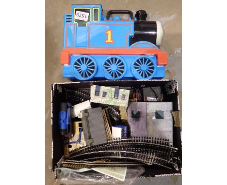 Quantity of train toys including Thomas the Tank Engine. P&amp;P Group 2 (£18+VAT for the first lot and £3+VAT for subsequent