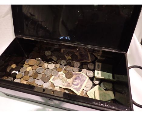 Deed box of mixed world coins and notes. P&amp;P Group 2 (£18+VAT for the first lot and £3+VAT for subsequent lots) 