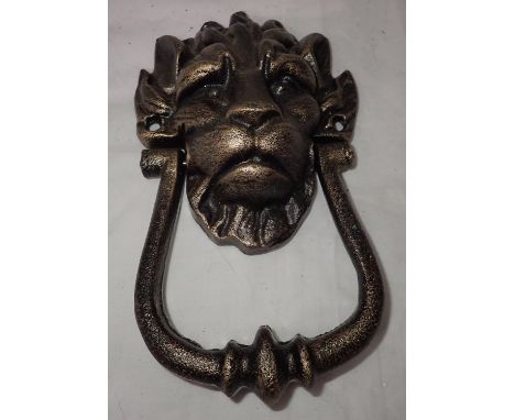 New cast iron bronzed lion 10 Downing Street door knocker, W: 12 cm. P&amp;P Group 1 (£14+VAT for the first lot and £1+VAT fo