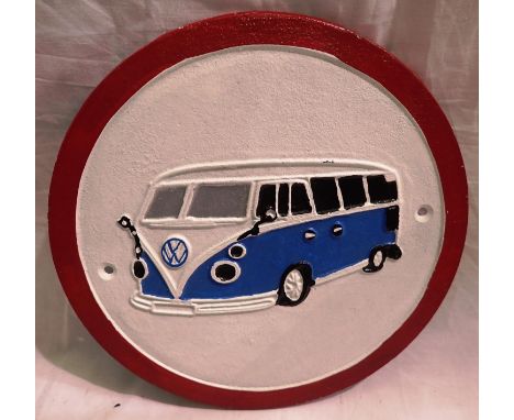 Cast iron VW camper plaque, W: 30 cm. P&amp;P Group 1 (£14+VAT for the first lot and £1+VAT for subsequent lots) 