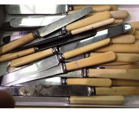 Mixed good quality flatware. P&amp;P Group 2 (£18+VAT for the first lot and £3+VAT for subsequent lots) 