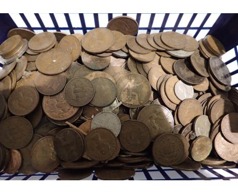 Mixed, mainly British, coins with a small quantity of silver. P&amp;P Group 1 (£14+VAT for the first lot and £1+VAT for subse