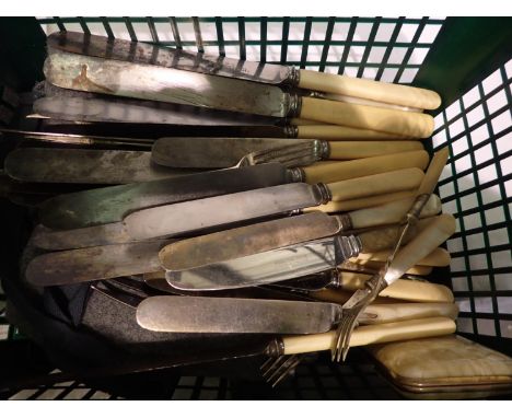 Mixed flatware including Joseph Rodgers.P&amp;P Group 2 (£18+VAT for the first lot and £3+VAT for subsequent lots) 