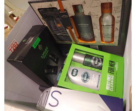 Collection of mens gift sets including boxed examples. P&amp;P Group 2 (£18+VAT for the first lot and £3+VAT for subsequent l